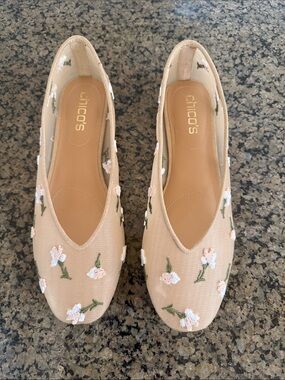 Chico's Beige Floral Embroidered Ballet Flats